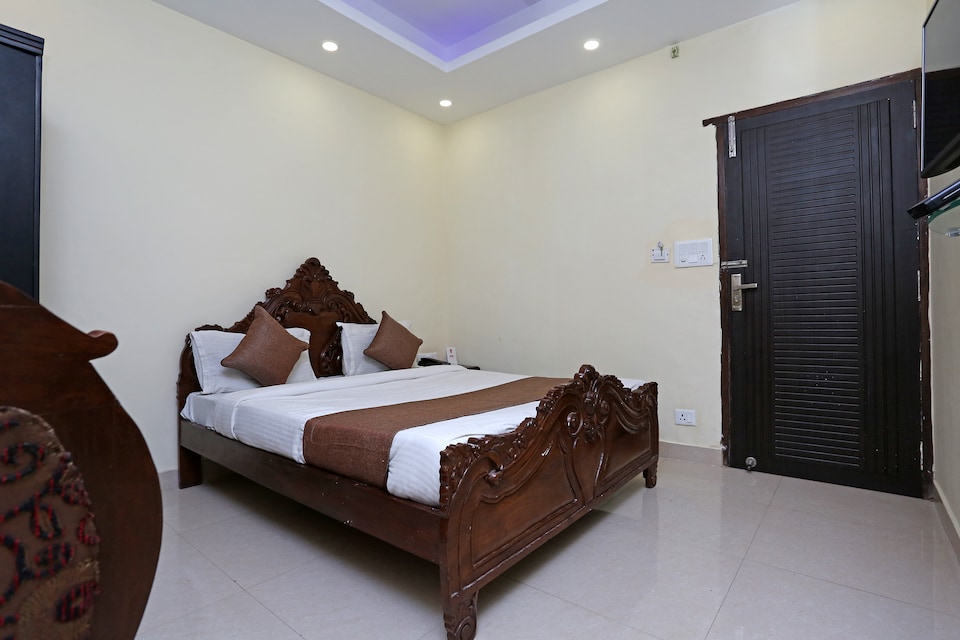 OYO 13243 Hotel City Castle, Picture palace Mussoorie, Mussoorie