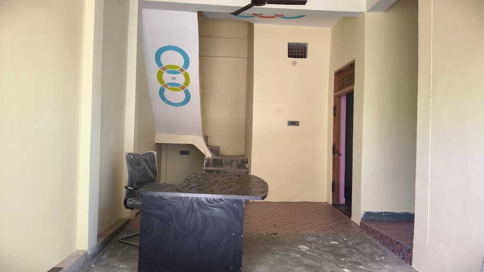 SPOT ON Friends Palace  , Rambagh Allahabad, Prayagraj