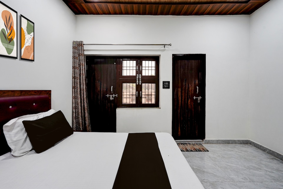 Hotel O Ganga Royal Guest House , Mathura Station, Mathura