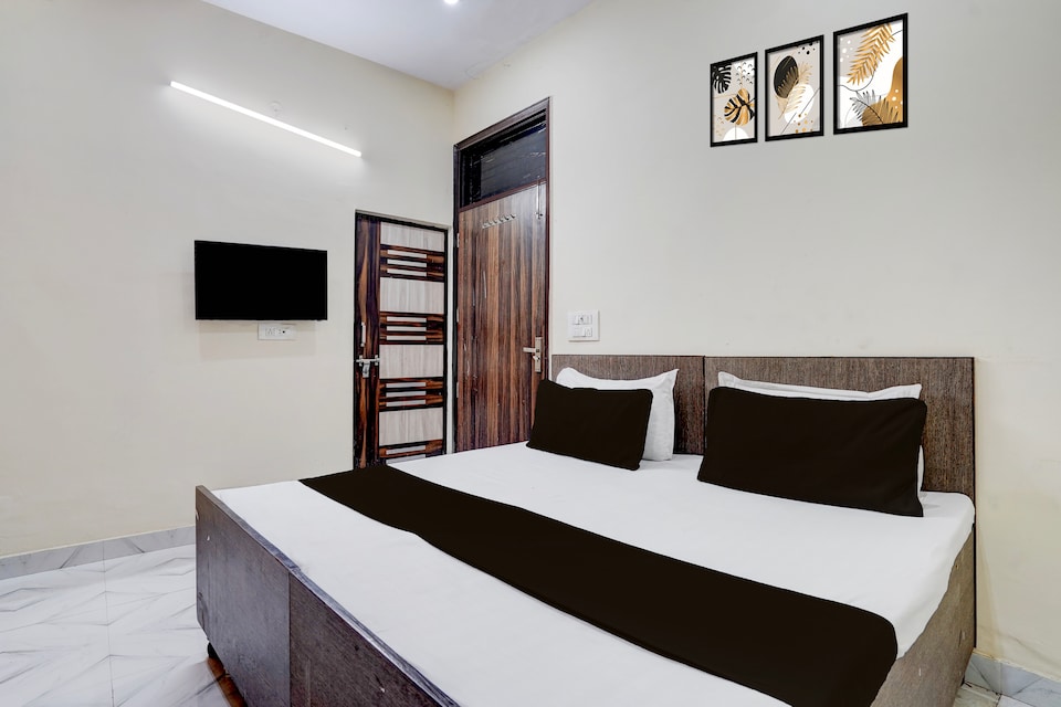 Hotel O AK CONTINENTAL, Rajouri Garden Delhi, Delhi