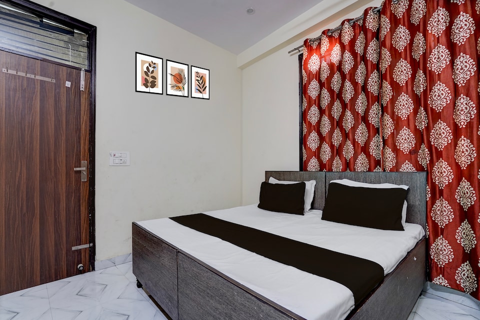 Hotel O AK CONTINENTAL, Rajouri Garden Delhi, Delhi