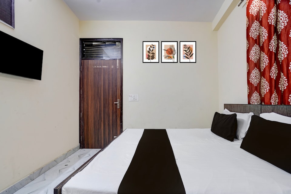 Hotel O AK CONTINENTAL, Rajouri Garden Delhi, Delhi