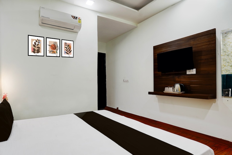 Hotel O Gold Wood, Golden Temple Road Amritsar, Amritsar