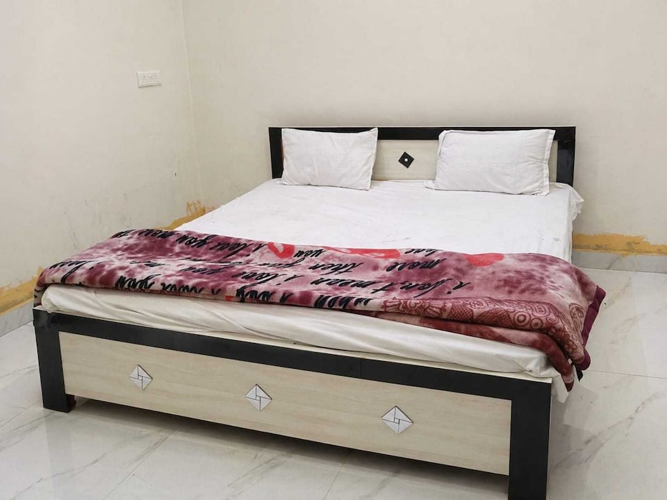 OYO 841301 Hotel The Royal Welcome In, Mungra Badshahpur, Mungra Badshahpur