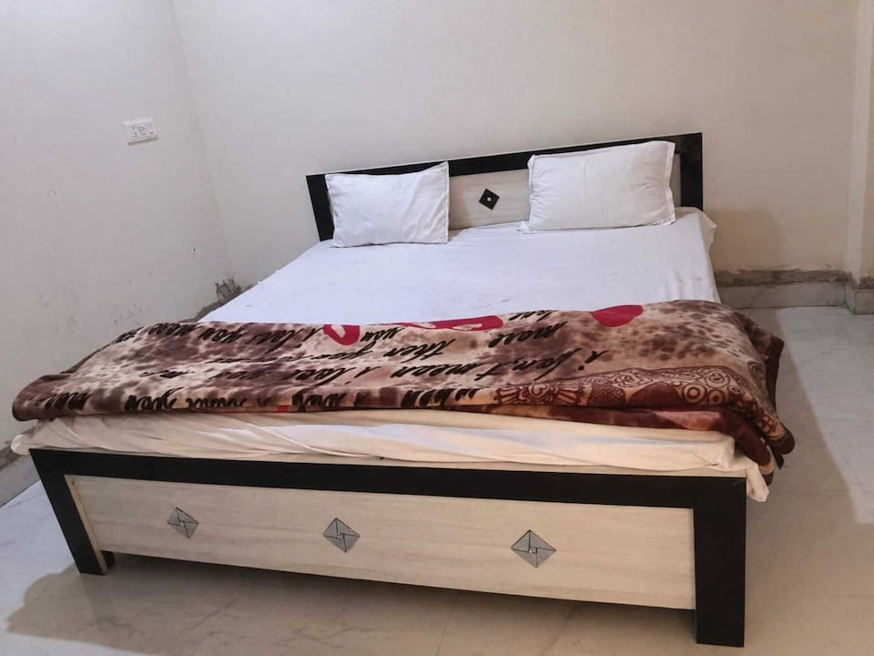 OYO 841301 Hotel The Royal Welcome In, Mungra Badshahpur, Mungra Badshahpur
