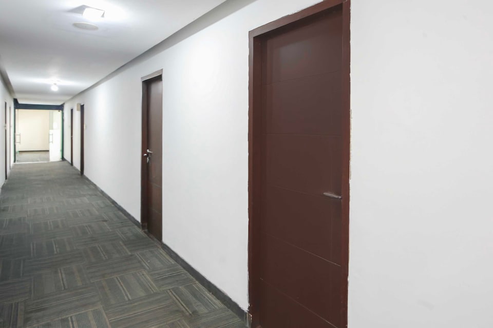 Dancenter Cikarang Near Pollux Mall Formerly Hotel Pesona Cikarang, Bekasi, Bekasi