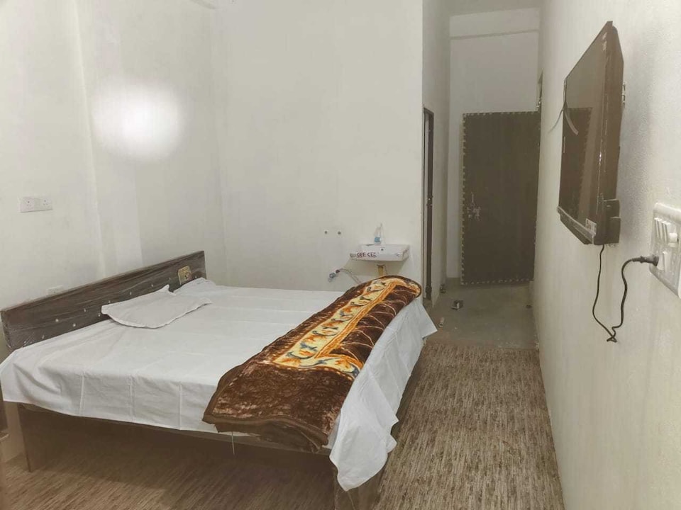 SPOT ON Om Hotel & Restorent, Rania Kanpur, Kanpur