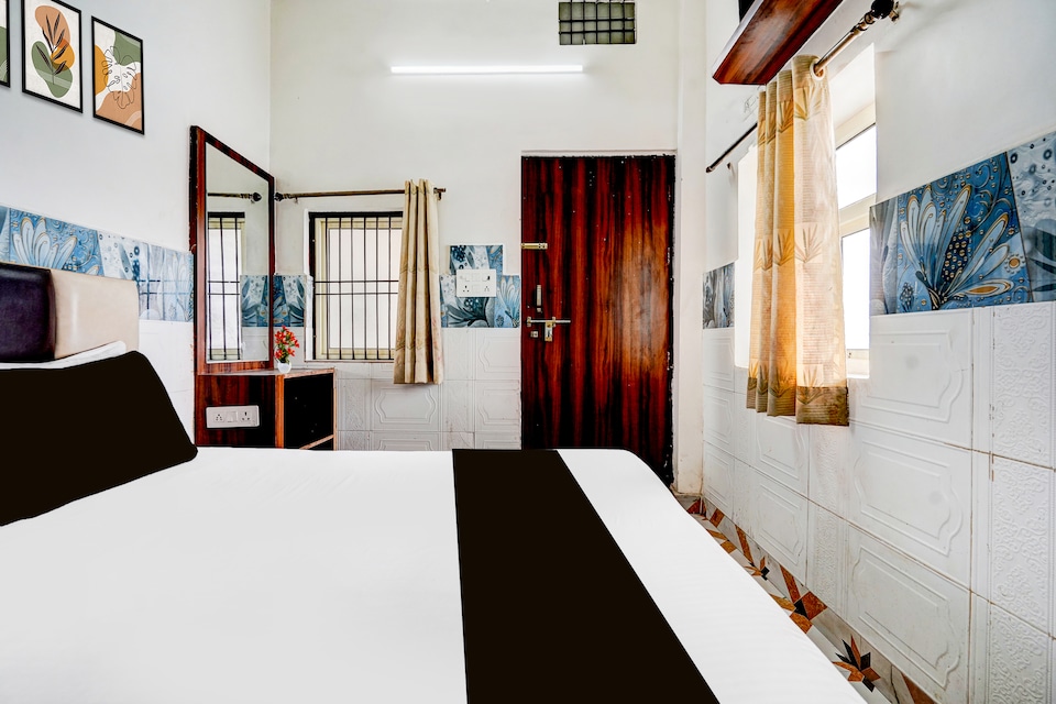 Super Hotel O Bhuteshwar Mahadev Temple Formerly Raghav Guest House, Mathura, Mathura