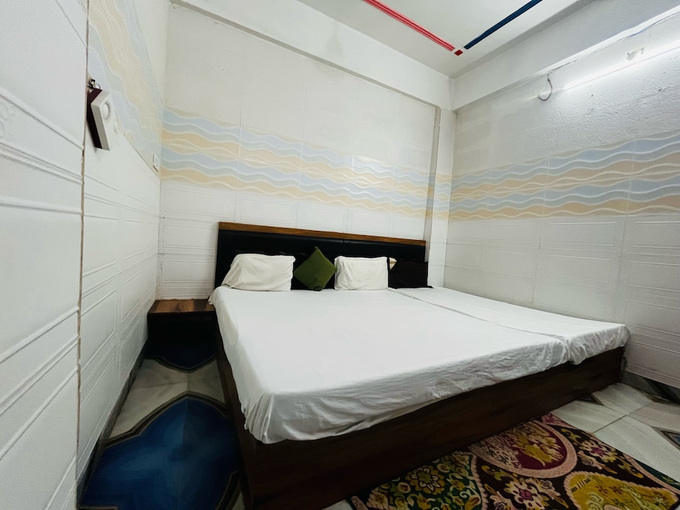 Hotel O Bhuteshwar Mahadev Temple Formerly Raghav Guest House, Mathura, Mathura