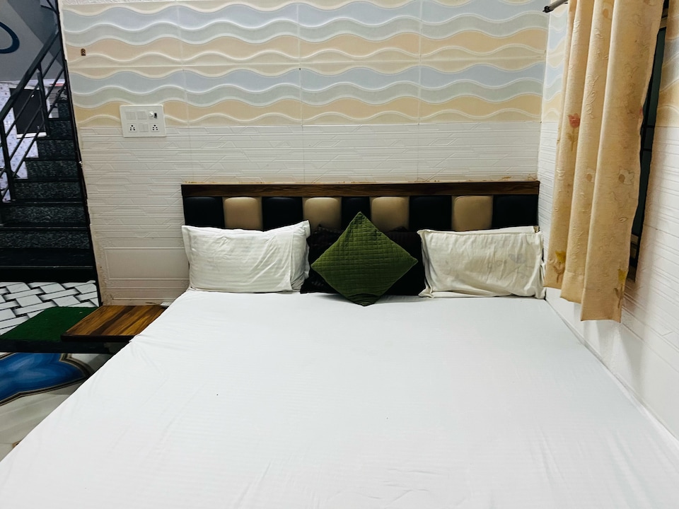 Hotel O Bhuteshwar Mahadev Temple Formerly Raghav Guest House, Mathura, Mathura