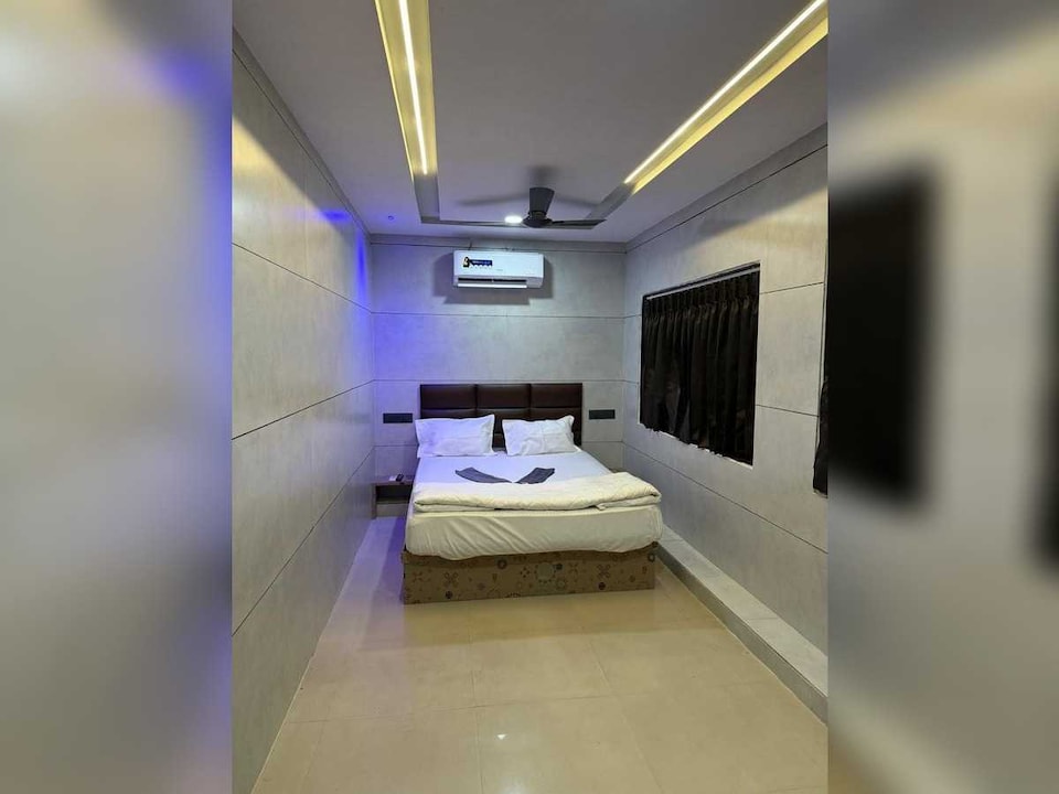 Hotel O Castle Rooms, Textile Market Surat, Surat