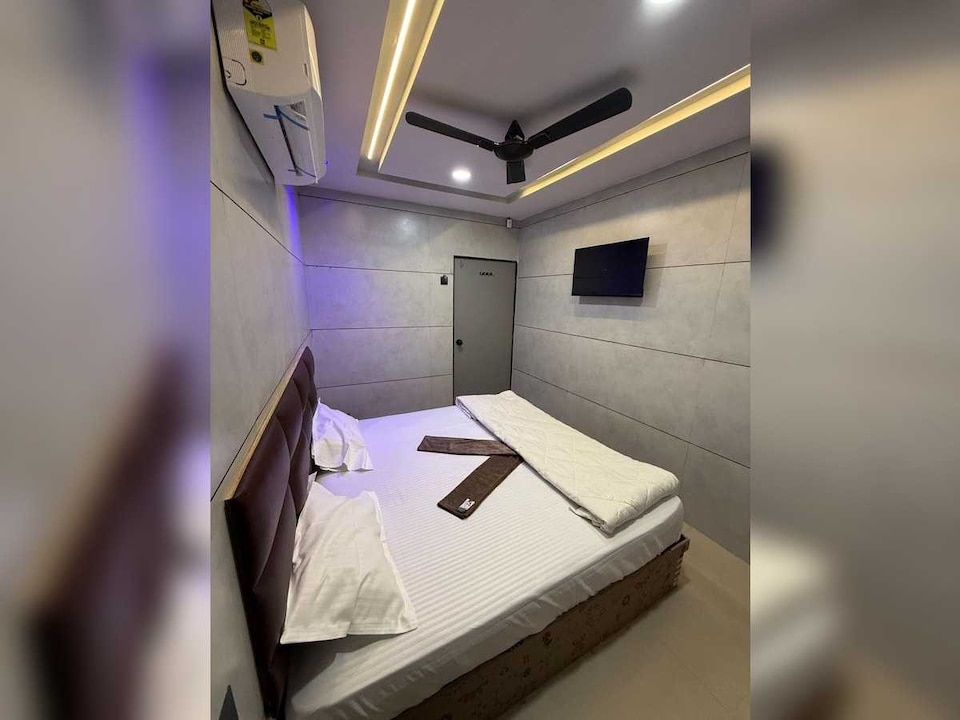 Hotel O Castle Rooms, Textile Market Surat, Surat