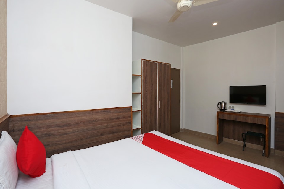 OYO 13262 Hotel Indiana, Police Bazar, Shillong