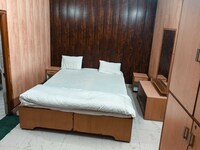 OYO Radha Raman Guest House