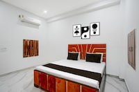 OYO Radha Raman Guest House