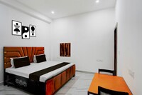 OYO Radha Raman Guest House