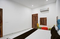 OYO Radha Raman Guest House