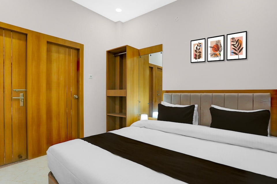 Hotel O Dashashwamedh Ghat Varanasi, Godowlia, Varanasi