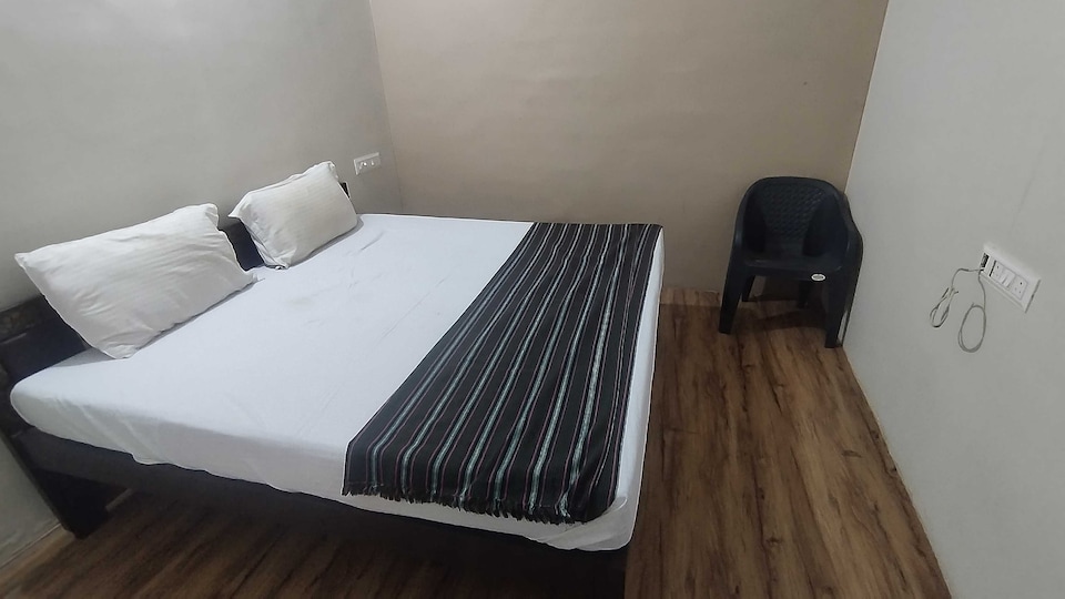 Hotel O Star INN, Airport Road - Raipur, Raipur