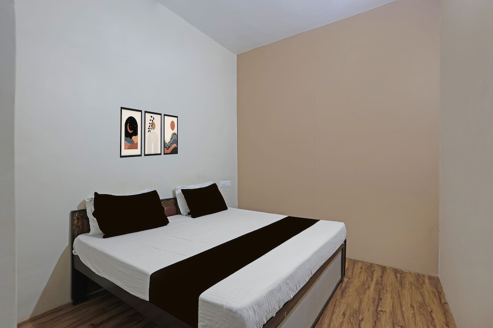 Hotel O Star INN, Airport Road - Raipur, Raipur