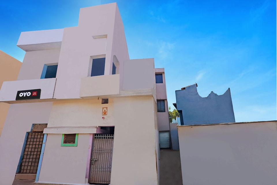 Hotel O Star INN, Airport Road - Raipur, Raipur