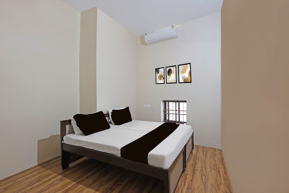 Hotel O Star INN, Airport Road - Raipur, Raipur