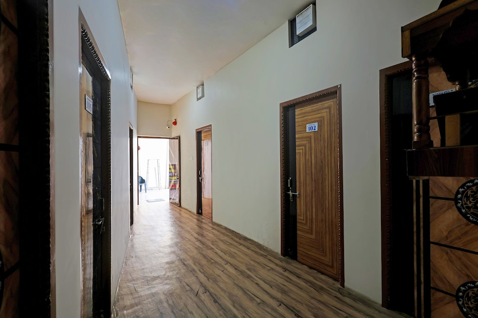 Hotel O Star INN, Airport Road - Raipur, Raipur