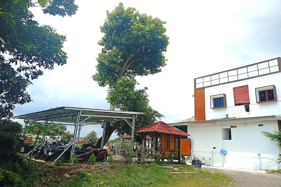 OYO 95038 Khanza Stay, Semarang Selatan, Semarang