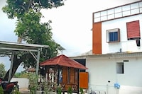 OYO 95038 Khanza Stay