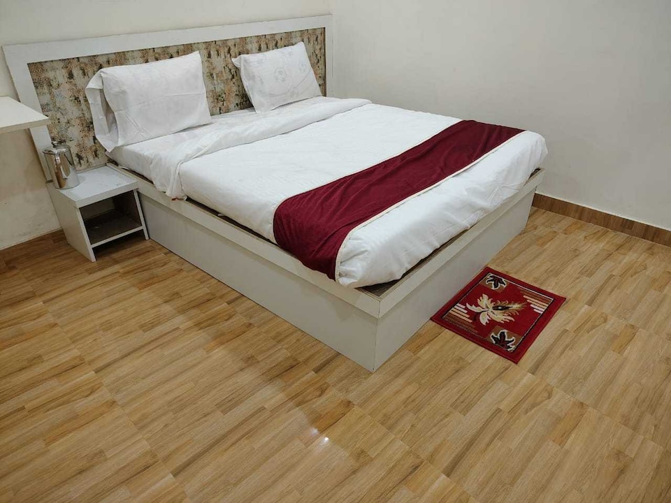 Hotel O The Taj bliss , Fatehabad Road, Agra