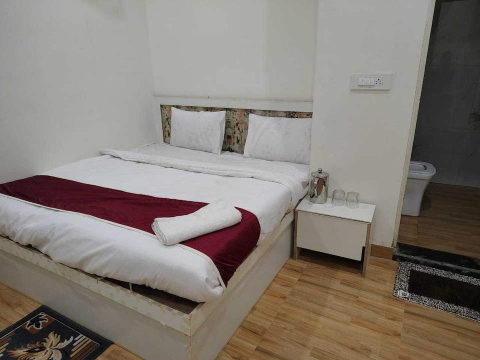 Hotel O The Taj bliss , Fatehabad Road, Agra