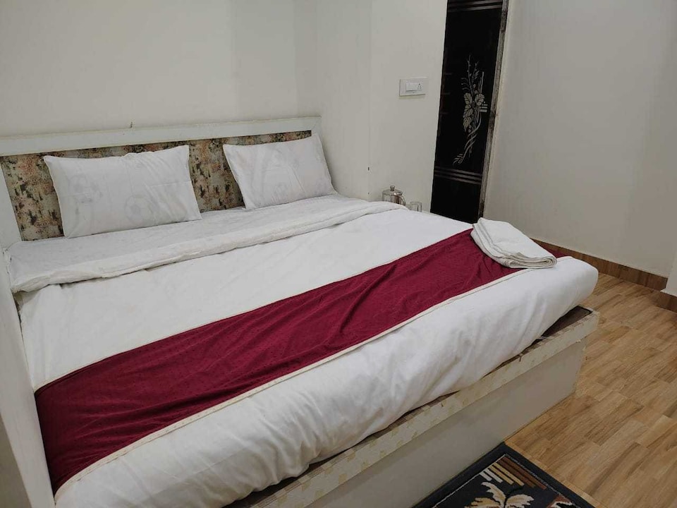 Hotel O The Taj bliss , Fatehabad Road, Agra