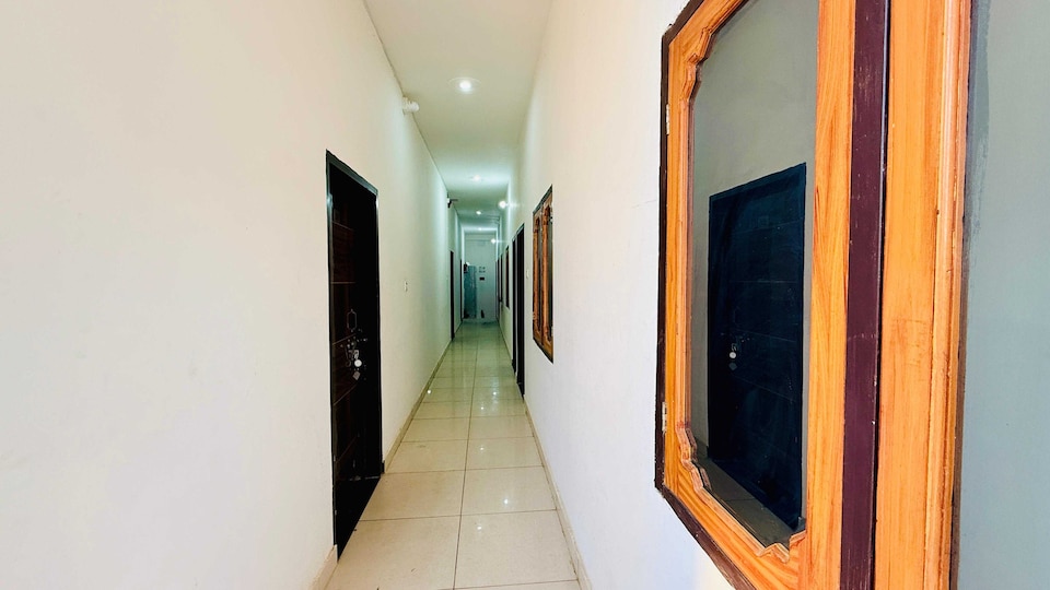 Hotel O C R GRAND INN, Banthra Lucknow, Banthra