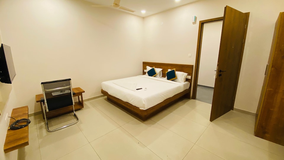 Hotel O The Classic Crown, Nagarbhavi Bangalore, Bangalore