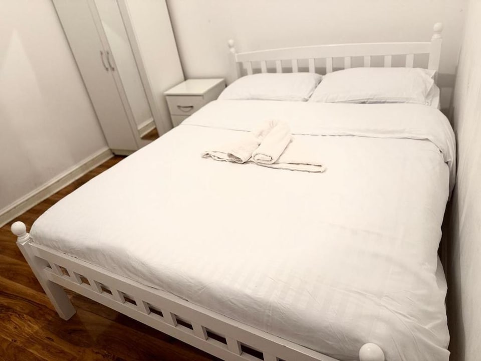 Rayan's Lodge Stratford London by OYO, Stratford London, London