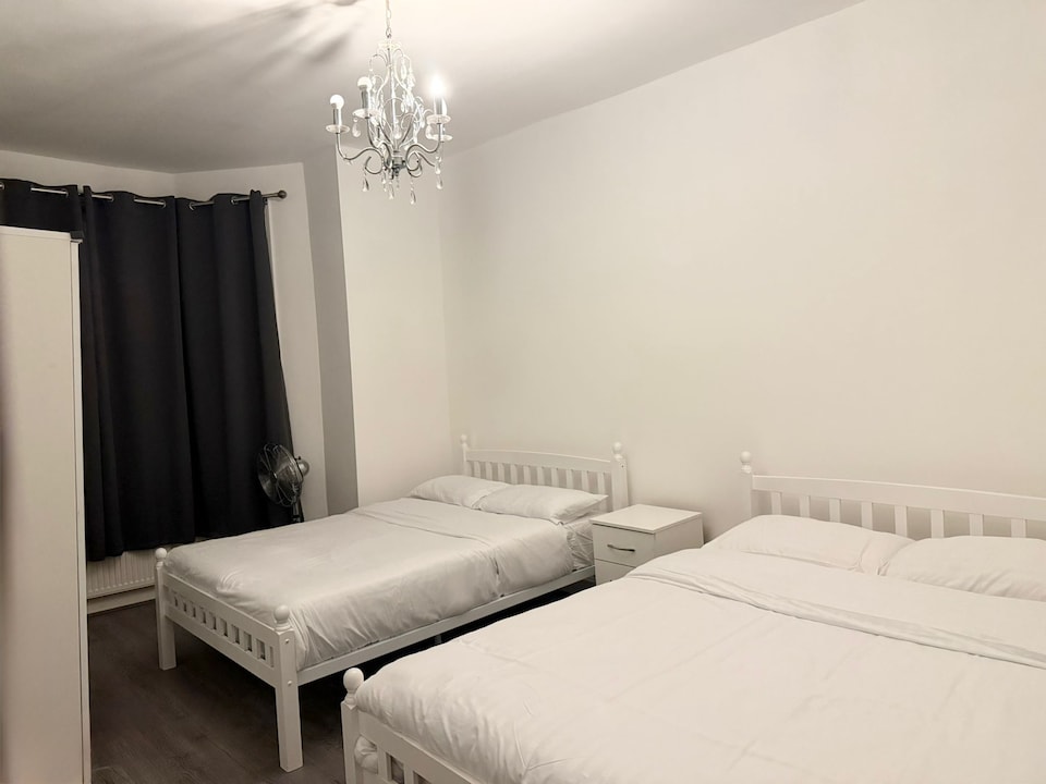 Rayan's Lodge Stratford London by OYO, Stratford London, London