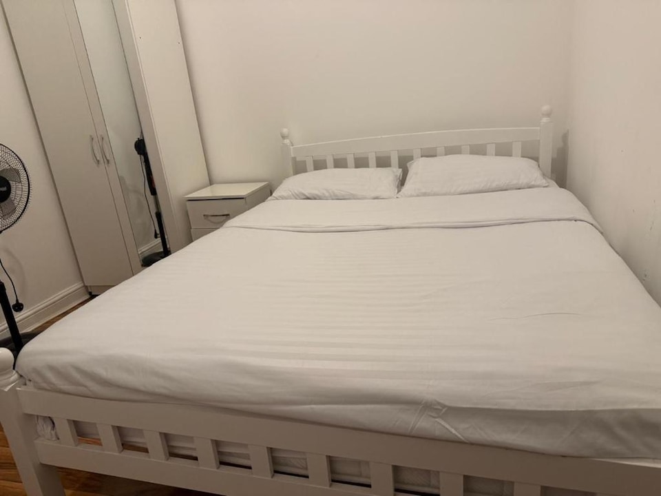 Rayan's Lodge Stratford London by OYO, Stratford London, London