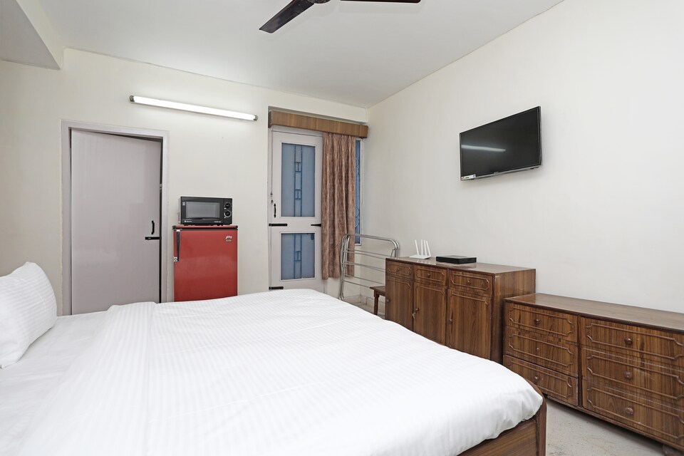 OYO Home 13269 Cozy Studio, Library Chowk Mussoorie, Mussoorie