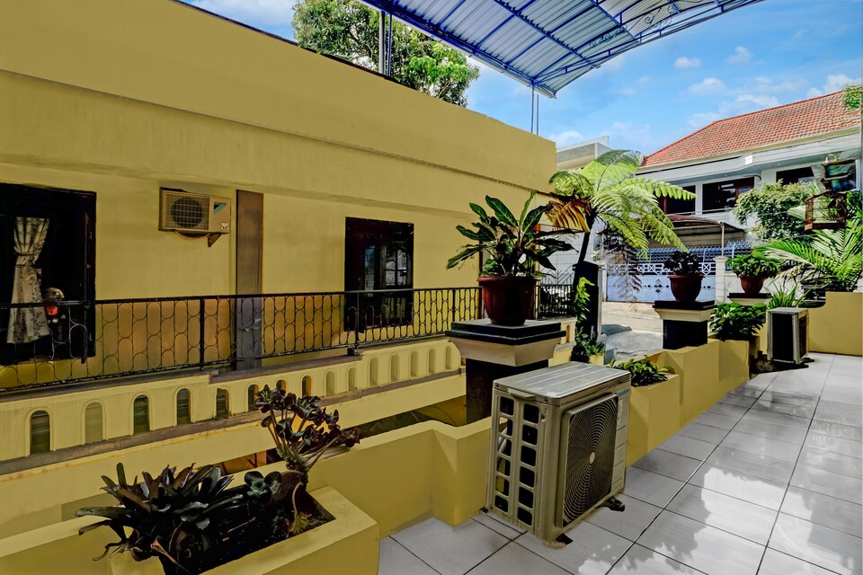 OYO 95043 Guest House Adel's, Malang Kota, Malang