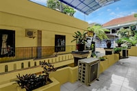 OYO 95043 Guest House Adel's