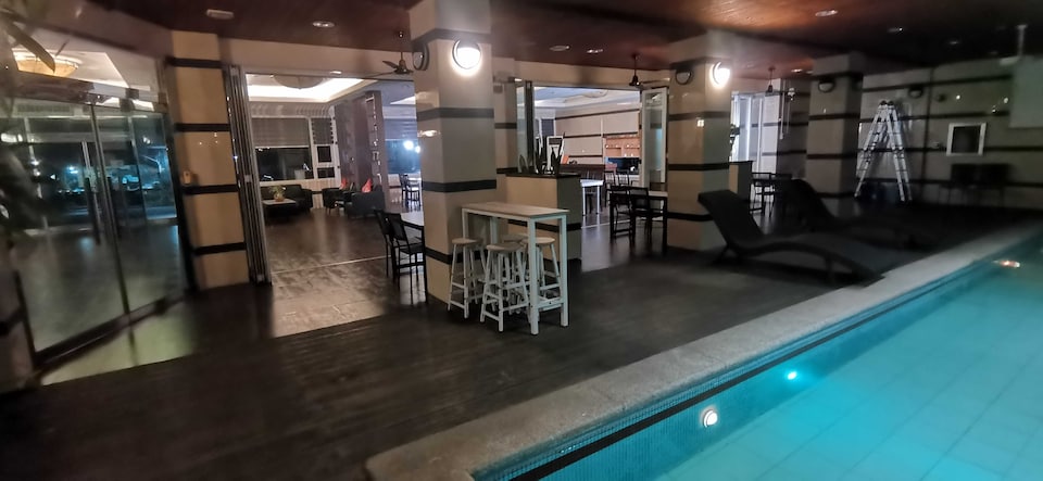 Townhouse Oak Vera Hotel Near Clark International Airport, Angeles, Pampanga