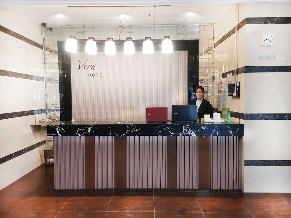 Townhouse Oak Vera Hotel Near Clark International Airport, Angeles, Pampanga