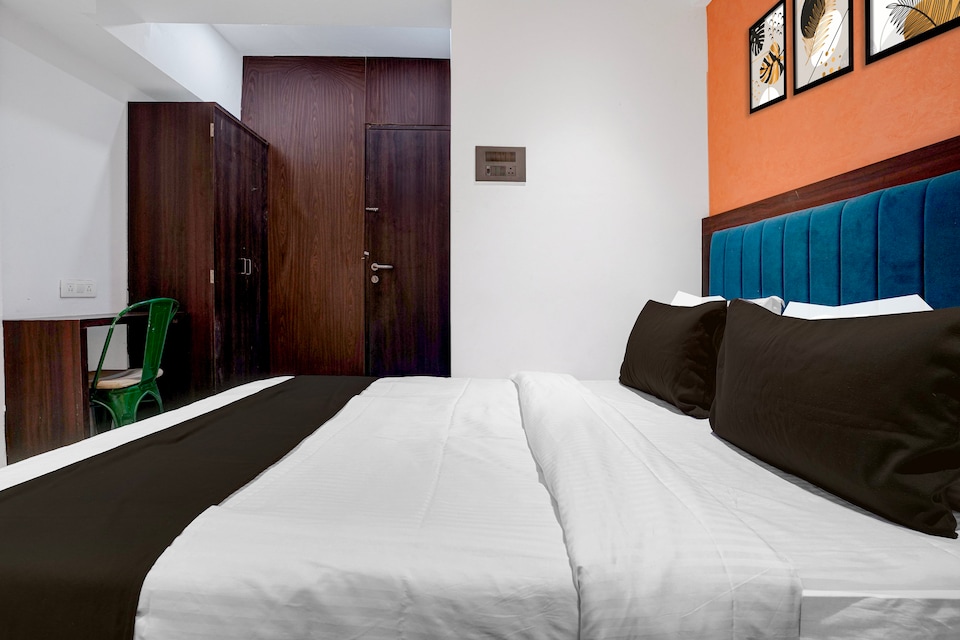 Collection O Santacruz Railway Station Mumbai Formerly Mpg Guest, Mumbai Bandra-Khar-Santacruz, Mumbai