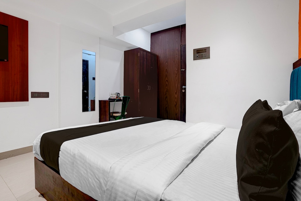 Collection O Santacruz Railway Station Mumbai Formerly Mpg Guest, Mumbai Bandra-Khar-Santacruz, Mumbai