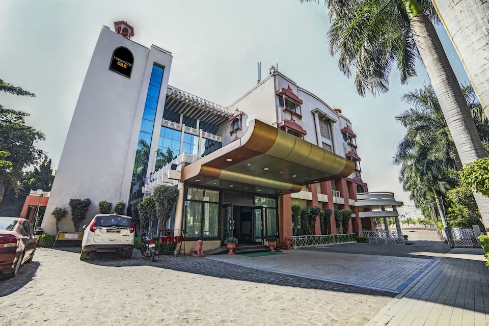 Townhouse OAK 13279 Hotel Jabali Palace , Jabalpur, Jabalpur