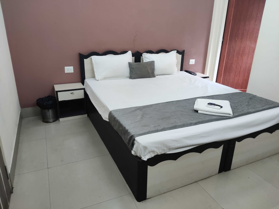 Collection O Kalighat Metro Station Formerly RM Guest Home, Gariahat Kolkata, Kolkata