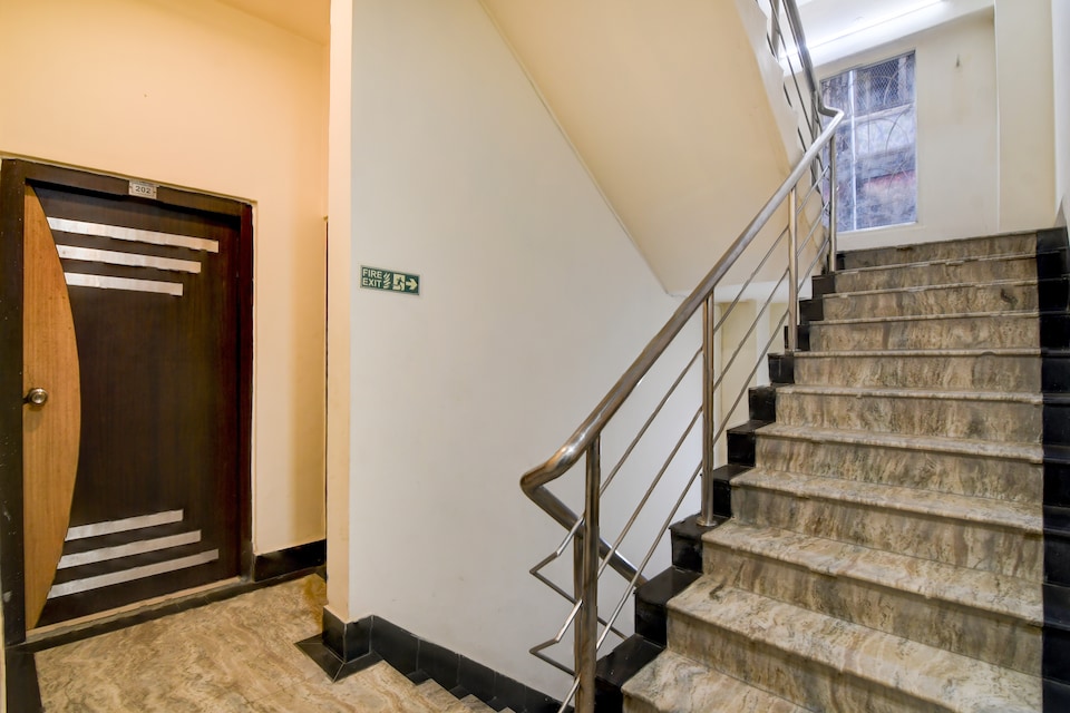 Super Collection O Kalighat Metro Station Formerly RM Guest Home, Gariahat Kolkata, Kolkata