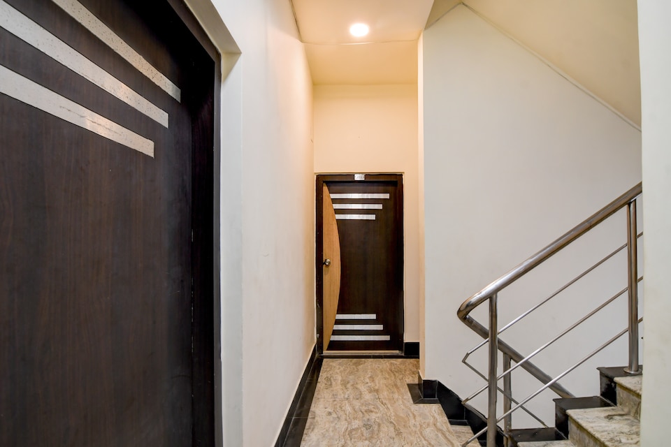 Super Collection O Kalighat Metro Station Formerly RM Guest Home, Gariahat Kolkata, Kolkata