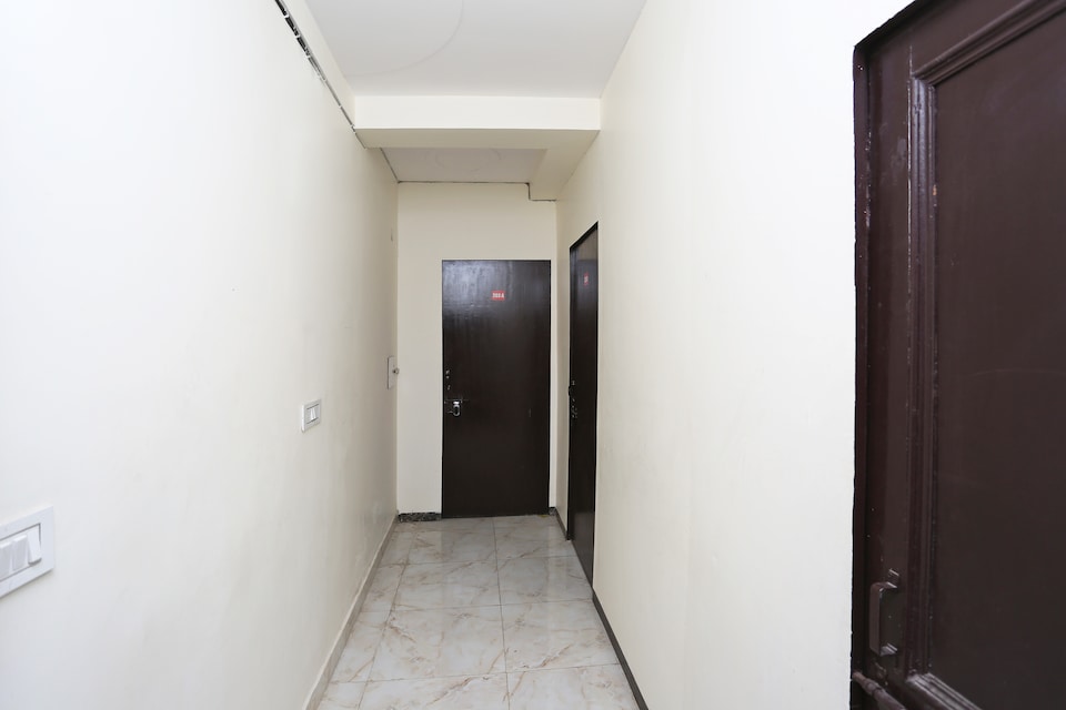 OYO 13280 Hotel Royal India, Airport-Dwarka Delhi, Delhi