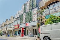 Capital O J&b Sentul - 4 hours stay